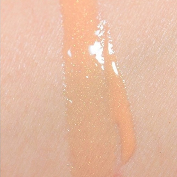 Too Faced Lip Injection Glossy Milkshake - Picture 3 of 5